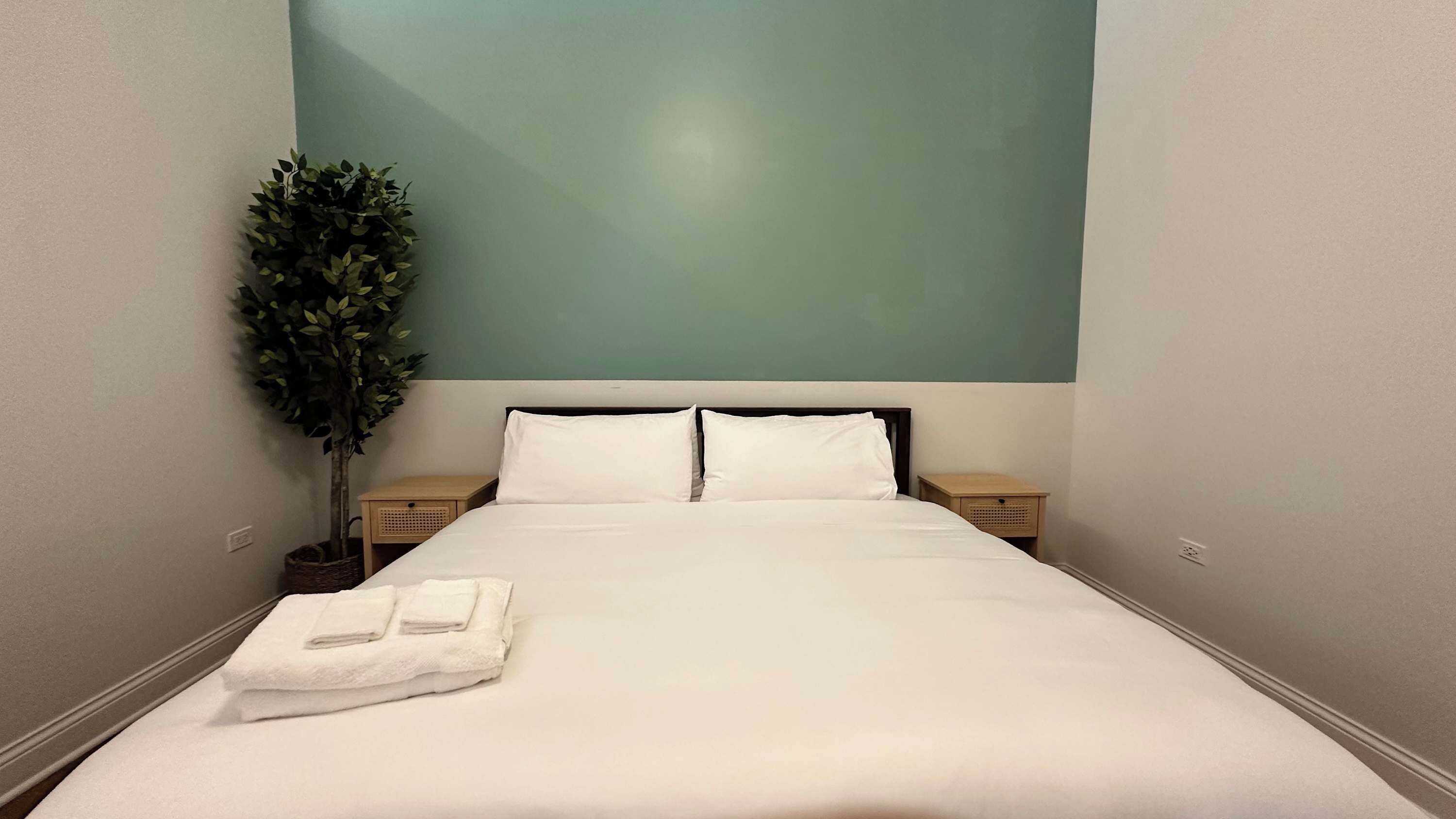 1 bedroom, desk, iron/ironing board, WiFi