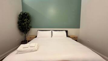 1 bedroom, desk, iron/ironing board, WiFi