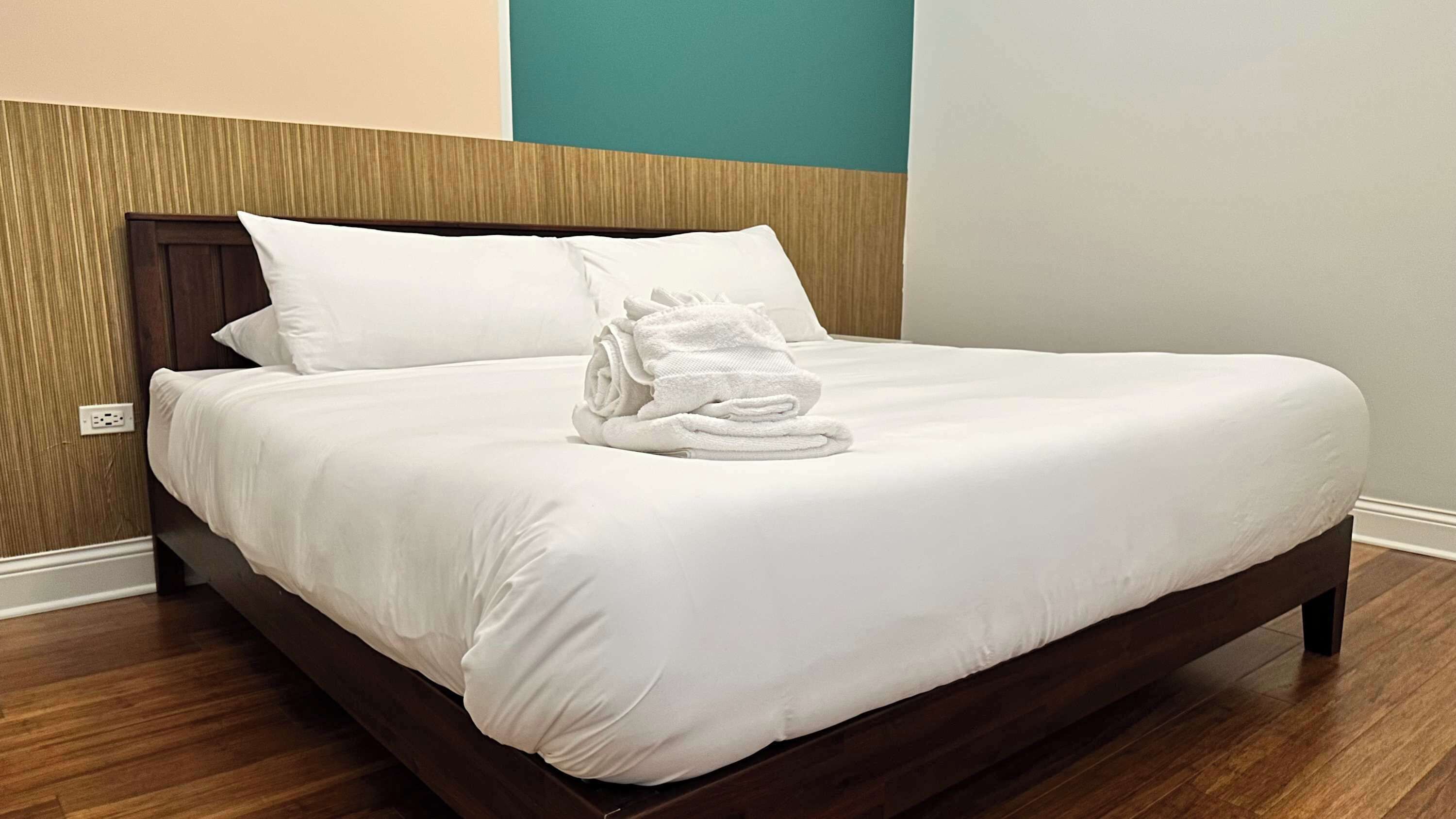 2 bedrooms, desk, iron/ironing board, WiFi