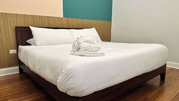 2 bedrooms, desk, iron/ironing board, WiFi