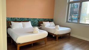 2 dormitorios, escritorio, tabla de planchar con plancha y wifi