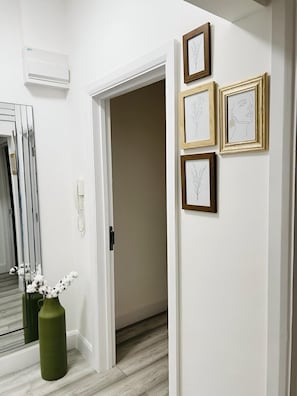 Apartment | Interior - Stylish Two-story London Retreat (London)
