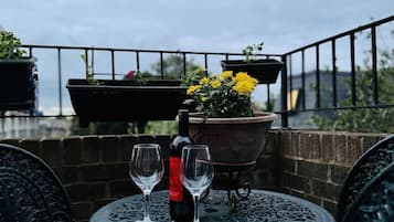 Apartment | Outdoor dining