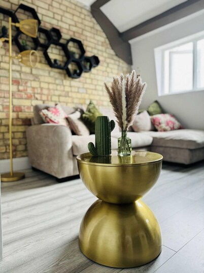 Stylish Two-story London Retreat