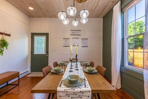 Dining - 1880s Schoolhouse/Hot Tub/Firepit/Hocking Hills (McArthur)