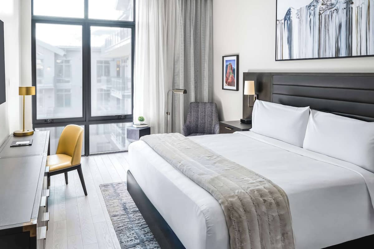 3 bedrooms, premium bedding, in-room safe, desk