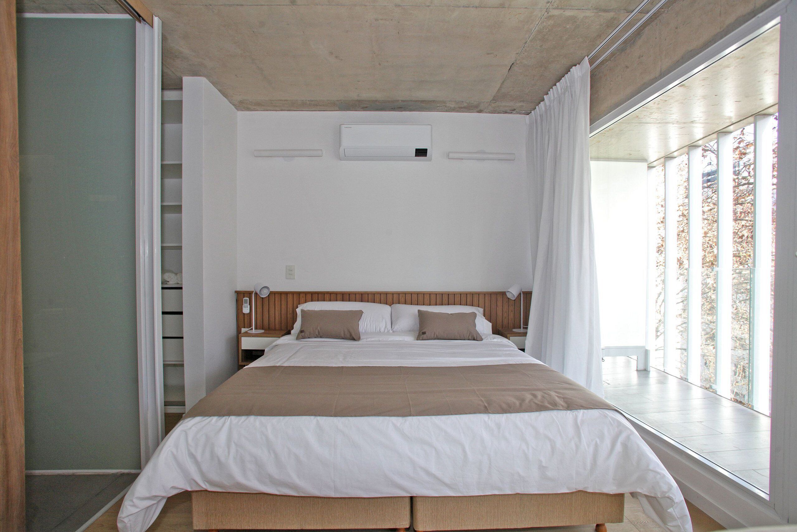 1 bedroom, desk, WiFi, bed sheets