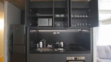 Mikrowelle, Ofen, Toaster, Kochgeschirr/Geschirr/Besteck