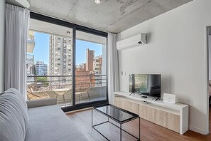 TV - 503 R Very bright 2-room apartment. (CABA)