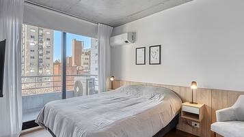 1 habitación, tabla de planchar con plancha, wifi y ropa de cama