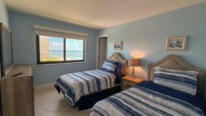 2 bedrooms, iron/ironing board, WiFi (free), bed sheets - Sea Winds 1401: Beach Front; Pool View (Marco Island)