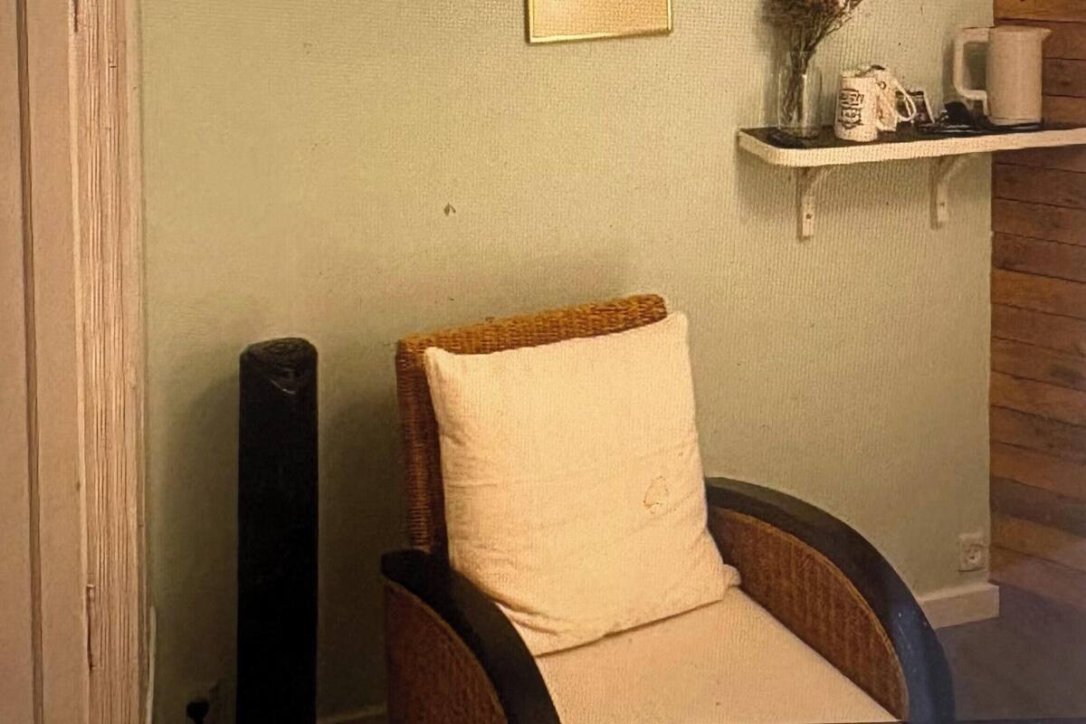 Desk, free WiFi, individually decorated, individually furnished