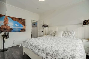 3 slaapkamers, een strijkplank/strijkijzer, wifi