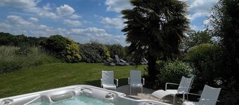 Charming 8-bedroom farmhouse with swimming pool for 30 people