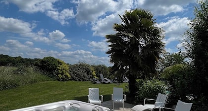 Charming 8-bedroom farmhouse with swimming pool for 30 people