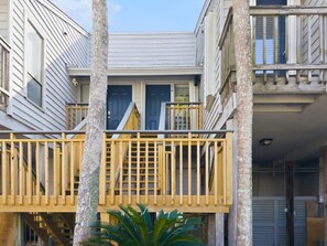 Exterior detail - Ocean Mile I-4 - Beach Front, Swimming Pool, Beach Gear Included! (St George Island)