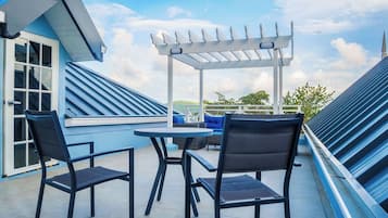 Suite, 1 King Bed, Non Smoking | Terrace/patio
