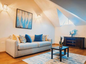 Suite, 1 King Bed, Non Smoking | Premium bedding, Tempur-Pedic beds, in-room safe, blackout curtains