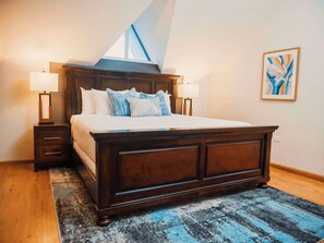 Suite, 1 King Bed, Non Smoking | Premium bedding, Tempur-Pedic beds, in-room safe, blackout curtains - Manta Lodge Resort, an Ascend Collection Resort (Speyside)