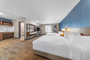 Desk, laptop workspace, blackout curtains, free WiFi - Everhome Suites Ontario Airport (Ontario)