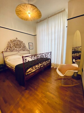 3 bedrooms, iron/ironing board, travel cot, WiFi - Charming Albenga apartment with A/C, Wi-Fi,near city attractions public trans


 (Albenga)