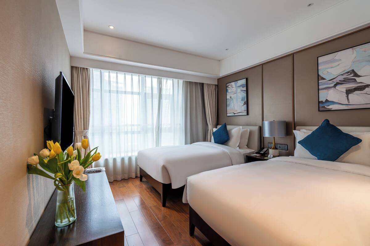 Comfort Twin Room, City View