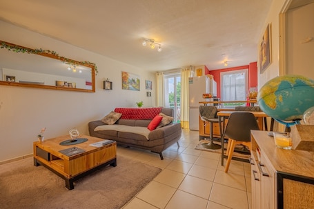 Living area. Appartement T2 - Résidence Avec Piscine et Parc