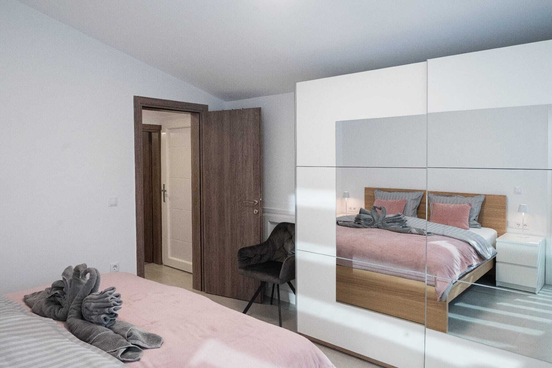 2 chambres, fer et planche à repasser, Wi-Fi, draps fournis
