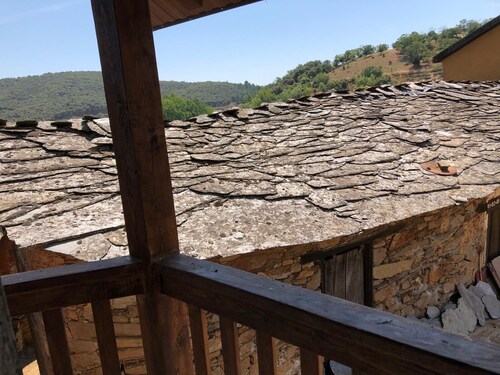 Charming 2-bedroom house with AC and WiFi in lovely Rabal