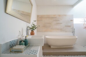 A modern bathroom with a freestanding bathtub, a large mirror, and a tiled floor. - Villa Lucy Umalas (Kerobokan)