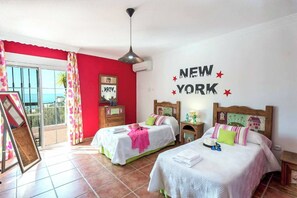 4 bedrooms, bed sheets - Villa Agueda (Torrox)