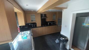 House | Private kitchen | Fridge, microwave, oven, stovetop