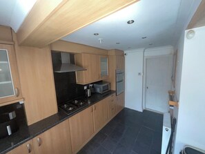 하우스 | 전용 주방 | 냉장고, 전자레인지, 오븐, 쿡탑