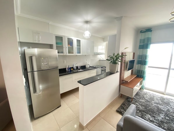 Apartment | Eigene Küche | Kochgeschirr/Geschirr/Besteck, Esstisch