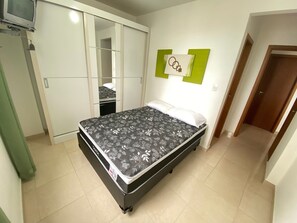 Apartment | Blackout drapes, iron/ironing board, free WiFi - Pé na Areia Praia do Caiçara II (Praia Grande)