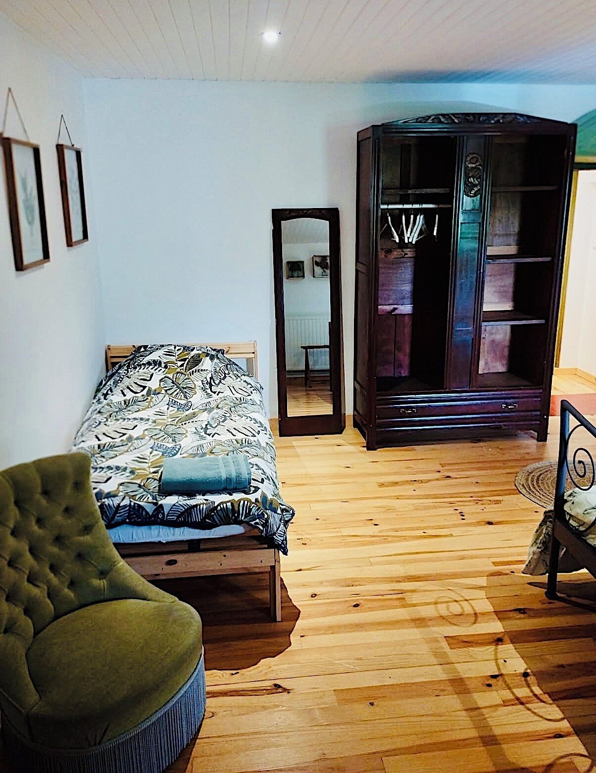 5 Schlafzimmer, Schreibtisch, Bügeleisen/Bügelbrett, Reisekinderbett