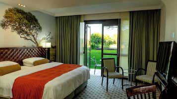 Premium bedding, Select Comfort beds, minibar, laptop workspace