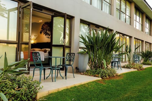 Premium bedding, Select Comfort beds, minibar, laptop workspace