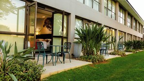 Premium bedding, Select Comfort beds, minibar, laptop workspace