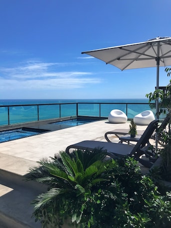 Outdoor pool. Paradise Tamarindo