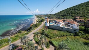A coastal area with a road, buildings, and a beach. - Paradise Tamarindo (Sabana de Guacuco)