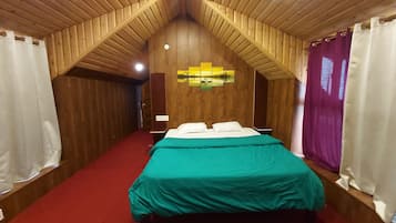 Quarto casal luxo, sacada, vista para a montanha | Área de estar