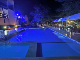 2 piscinas externas