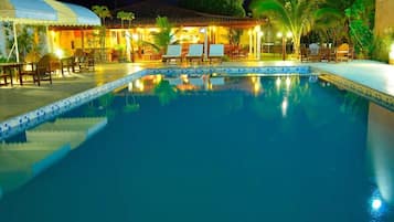 2 outdoor pools