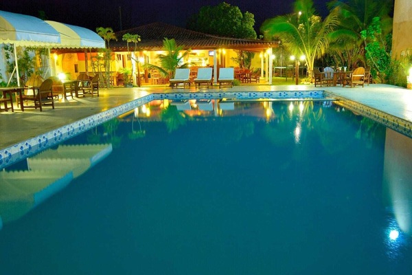 2 outdoor pools