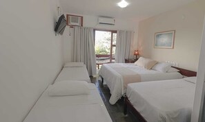 Comfort Quadruple Room, Balcony | Desk, blackout drapes, iron/ironing board, free WiFi - Pousada guaratiba (Prado)