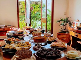 Free daily self-serve breakfast