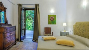 7 chambres, fer et planche à repasser, accès au Wi-Fi (inclus)