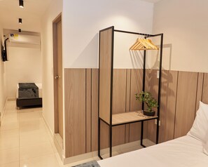 Family Room | Desk, laptop workspace, blackout drapes, free WiFi - Elemont Hotel (Medellín)