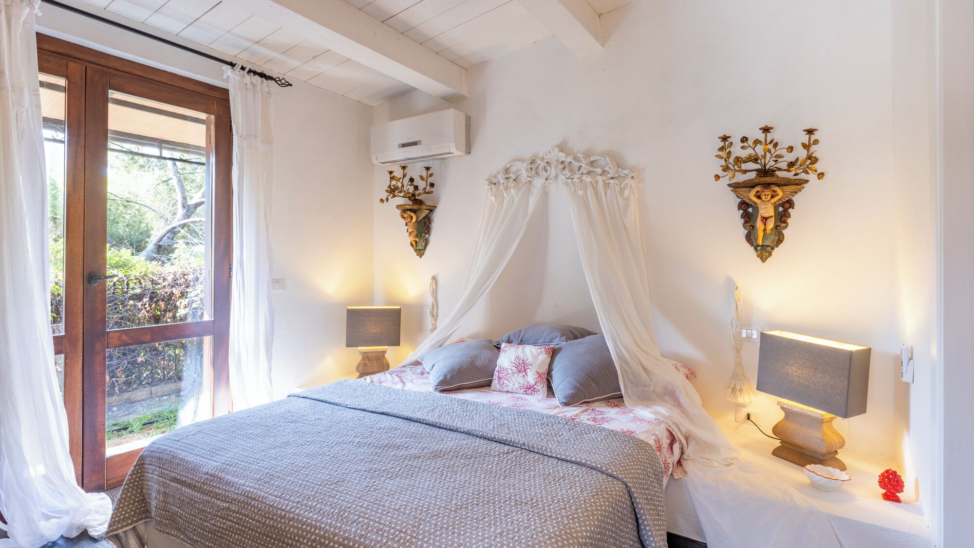5 slaapkamers, een strijkplank/strijkijzer, gratis wifi, beddengoed